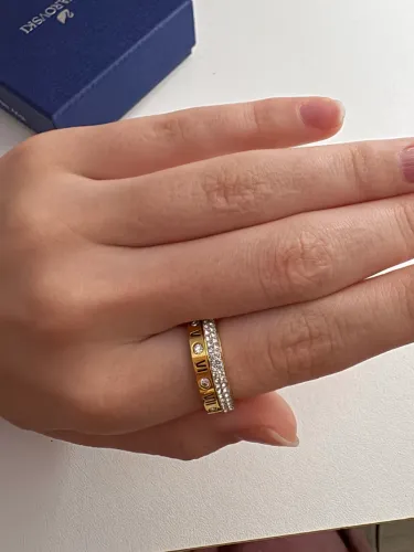 Anéis banhadas a ouro e com zircônia