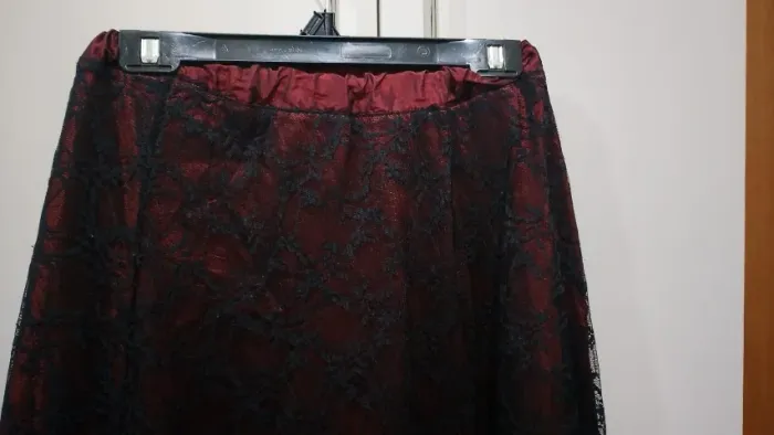 Saia para festa rendada tamanho M,ideal para festas e reuniões a noite.