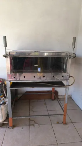 Forno industrial com porta vasculhante .