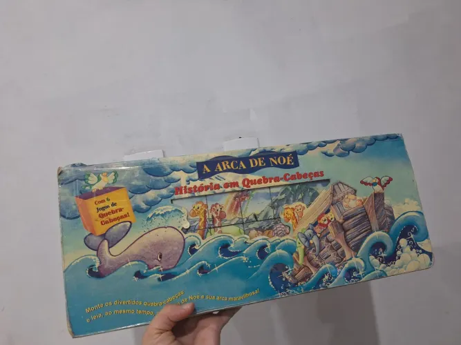 Livro e quebra-cabeça de madeira educativo tema bíblico arca de noé