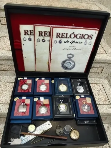 Coleção Relógios De Bolso Época Salvat 29 Pçs + Estojo E Ferramentas Antigas)