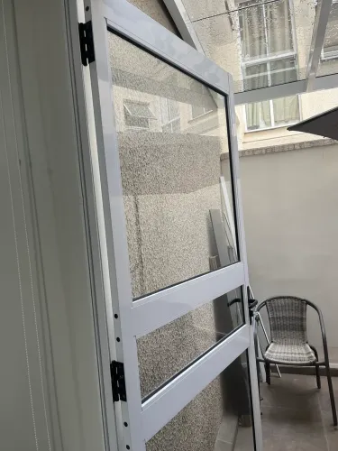 Porta externa vidro com alumínio branco