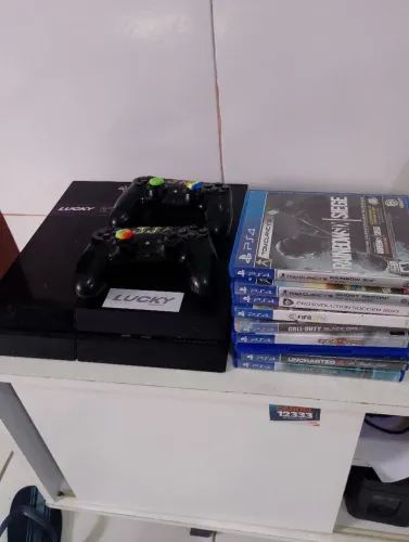 Vendo ps4 com defeito na fonte