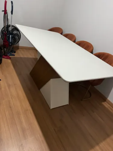Mesa com 4 cadeiras 