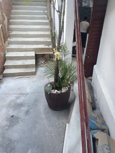 Corre mão,guarda corpo .
