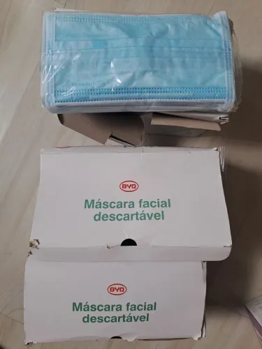 Máscara facial descartável não estéril marca BYD - data de validade vencida