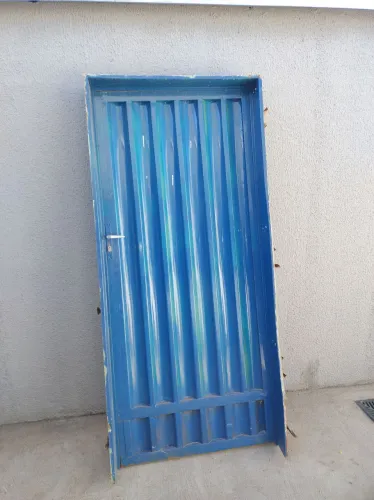 Porta de metal