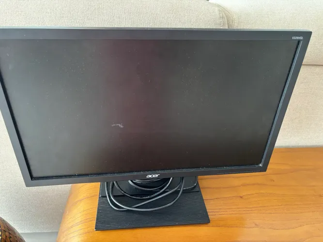 monitor Acer V226HQL.