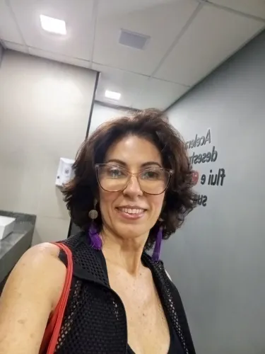 Sou cuidadora de idosos, trabalho com escalas.