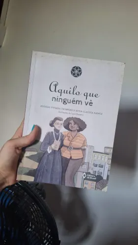 Livro semi novo "aquilo que ninguém vê".