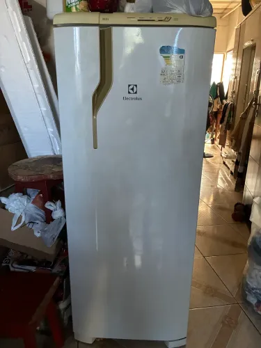 Geladeira Electrolux ( RE 31) 