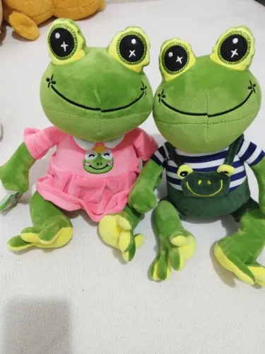 2 Pelúcias grandes casal sapo