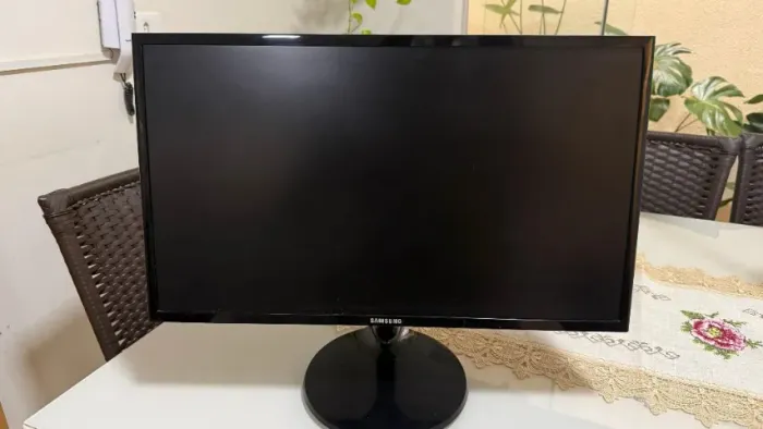 Monitor Samsung 24" Full HD Slim (Modelo S24F350FHL)