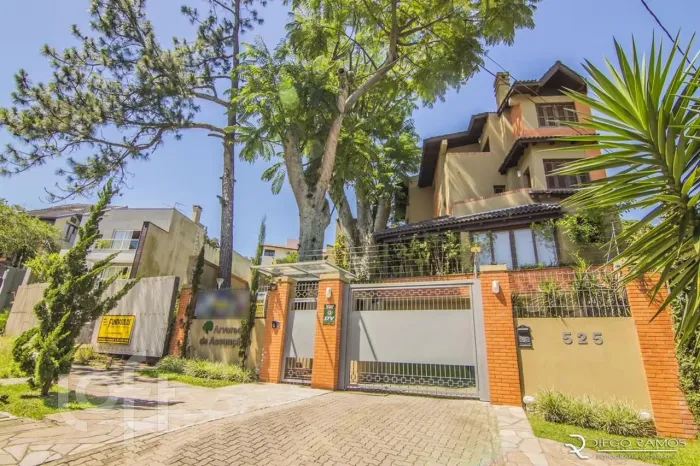 Casa à venda em Vila Assunção com 253 m², 3 quartos, 3 suítes, 5 vagas
