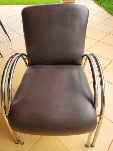 Cadeira De Sala Bem Conservada 