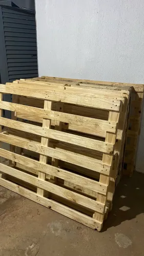 Vende-se 6 paletes descartáveis