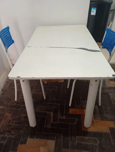 Mesa com 2 cadeiras