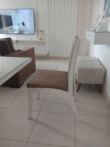 Vendo cadeira madeira maciça