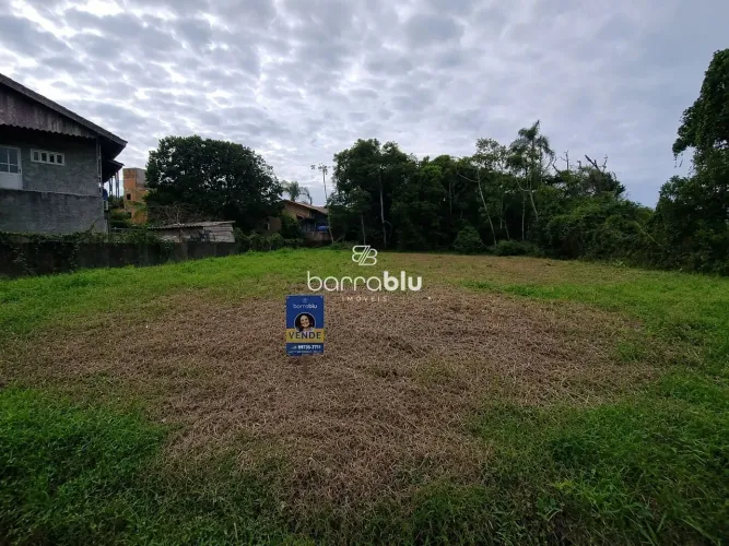 Terreno lado da lagoa com 595,64m², bairro Quinta dos Açorianos - Barra Velha/SC.