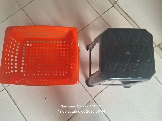 Fruteira e banqueta