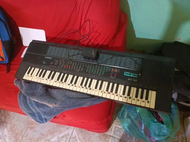 Teclado Casio mt740