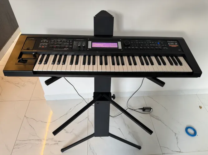 TECLADO ROLAND GW-8