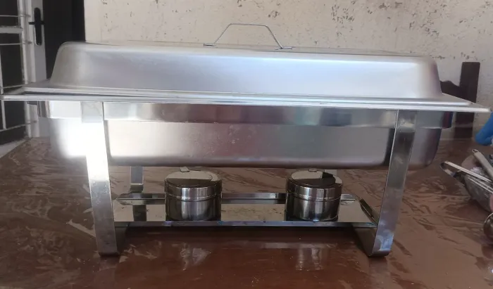 Rechaud com 9 cubas de inox/7 conchas de inox