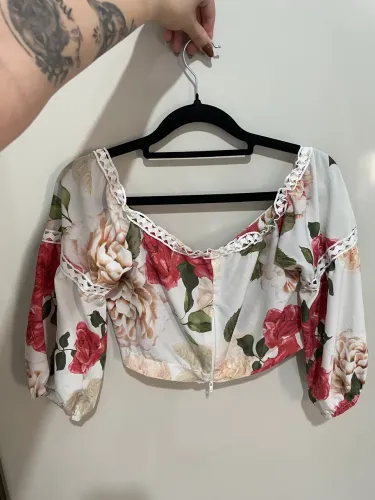 Desapego feminino - Bodies, vestido e cropped | Novos e pouco usados