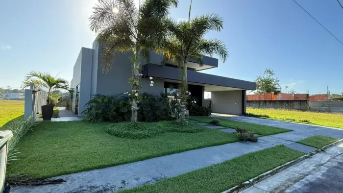 Casa Mobiliada c/piscina, 3 suítes, 2 vgs no Cond. Jardim Coimbra