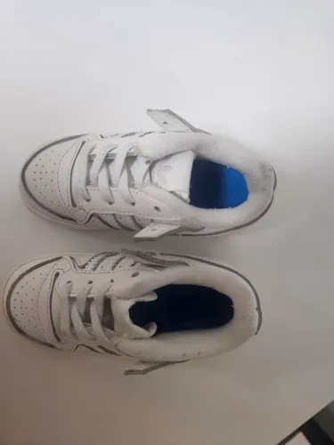 Tenis adidas 