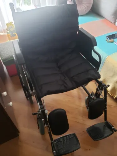 Cadeira de rodas Jaguaribe suporta até 150kg excelente estado