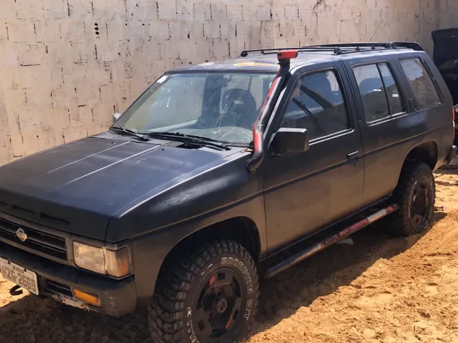 Nissan Pathfinder XE 4X4 1995