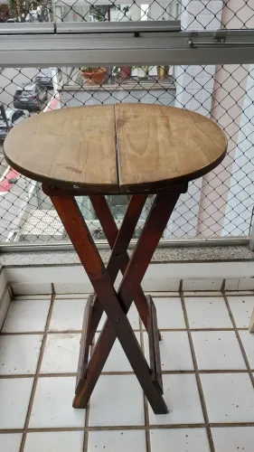 Mesa retrátil bistrô + duas cadeiras