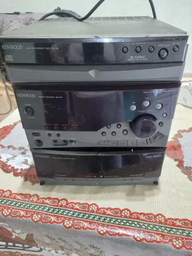 Vendo som kenwood  pra conserto ou retirada de peças 