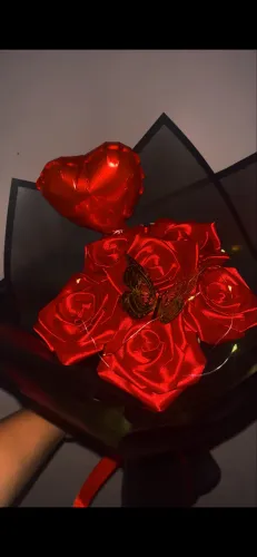 Buquê de rosas de cetim