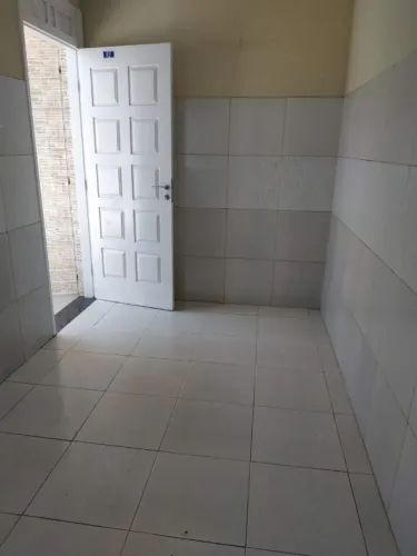 Casa para alugar de frente para rua com 2 sala cozinha aérea de serviço, casa andar 1