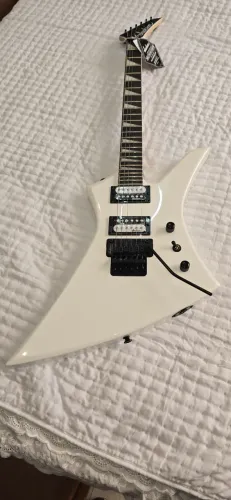 Guitarra Jackson JS32 Kelly Snow White