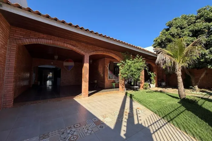 Casa com 4 quartos à venda no Centro de Cascavel