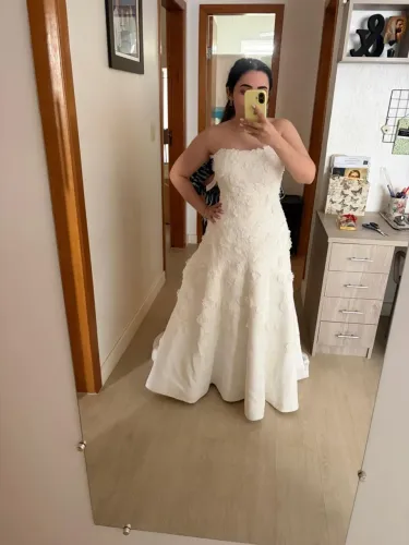 Vestido de noiva com aplicações