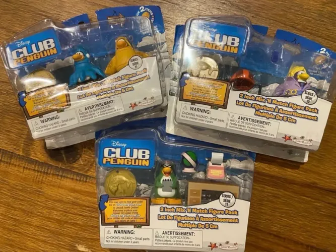 Club Penguin - 3 kits com figuras e moeda série 11 e 10 