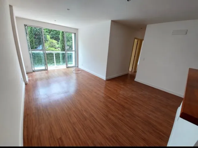 Venda em Correas - Apto 70m2, dois qtos sendo um suite!
