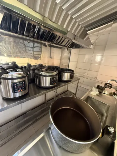 Oportunidade Única: 3 Panelas Elétricas Chopsticks - Menos de 1 Semana de Uso