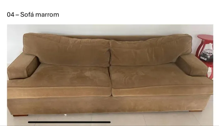 Sofá 4 lugares em veludo marrom