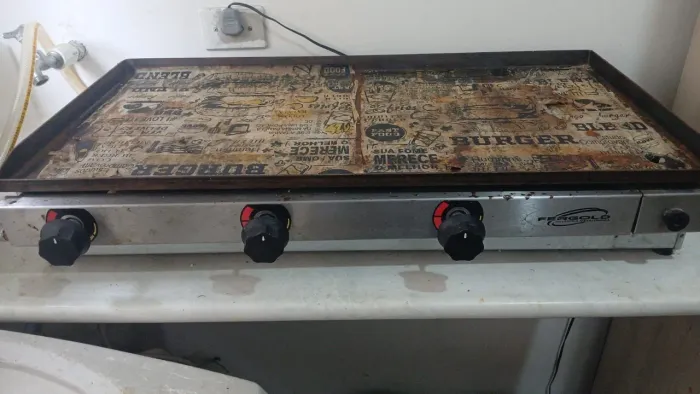 Coifa, fritadeira, chapa e alguns itens pra hambúrgueria