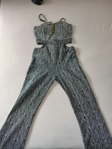 Saia, Macaquinho e calça joger