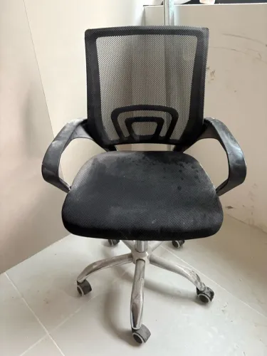 Cadeira Escritório Ergonômica Giratória Apoio Lombar Preta