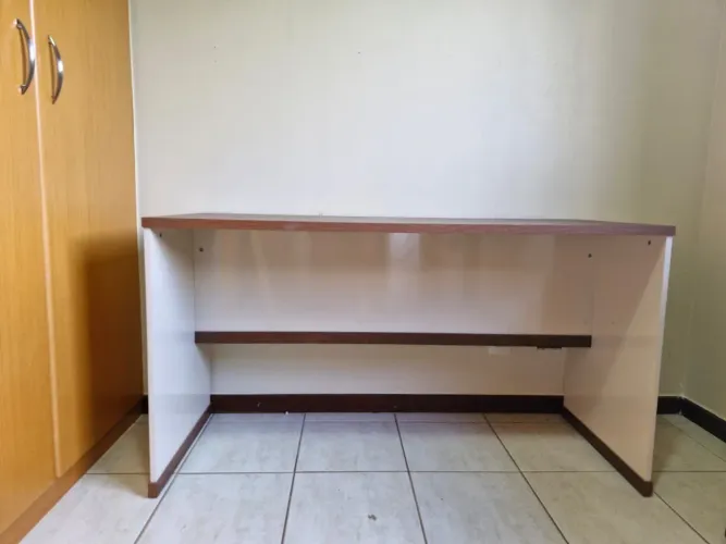 Mesa de escritório e aparador