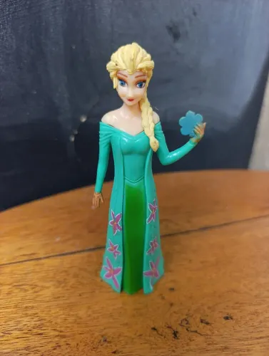 BONECA PRINCESA ELSA FROZEN FILME DISNEY. NÃO ARTICULADA. 12,5CM DE ALTURA.