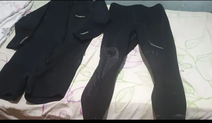 Roupa de mergulho usada umas 5x