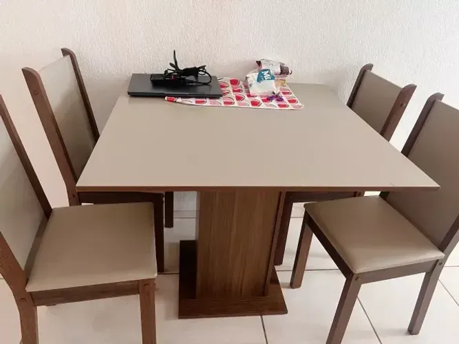 Conjunto Sala de Jantar Mesa Tampo de Madeira 4 Cadeiras Rustic/Crema/Sintético Bege Brian